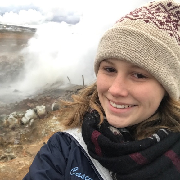 Meet your Posher, Casey - Picture 2 of 3